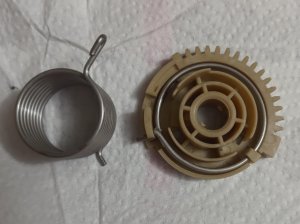 Сломаная заслонка 21127-1148010-10. LADA VESTA