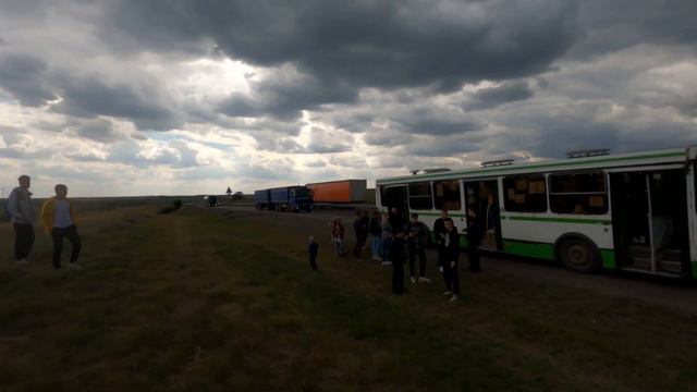 ДОНСКИЕ ПРОСТОРЫ. Трасса М-4 «Дон». 04.09.2021. Ростовская область. Красота. Поломанный автобус. смотреть онлайн