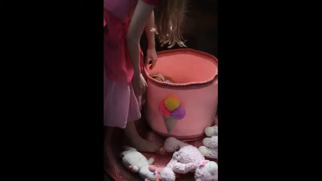 Новинка! Вязаная корзина для игрушек и вязаный ковер Мороженка! смотреть онлайн