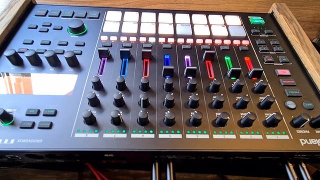 R U the 1. Breakbeat jam Roland MC-707. смотреть онлайн