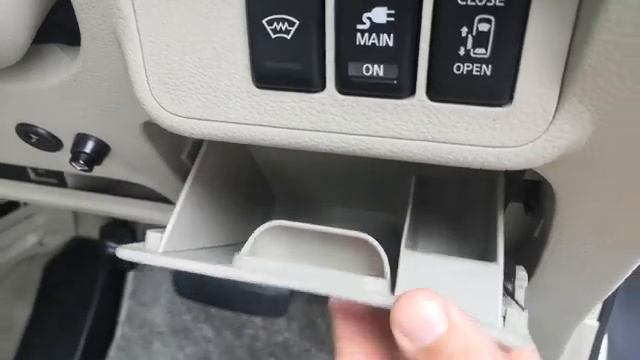 2004 Nissan ElGrand (15098) - Johnny's Used Cars Okinawa смотреть онлайн