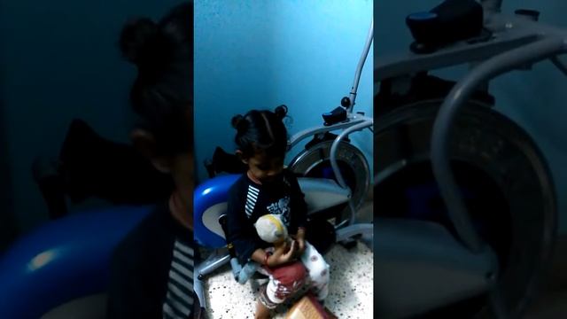 kid is in busy doing some fun смотреть онлайн