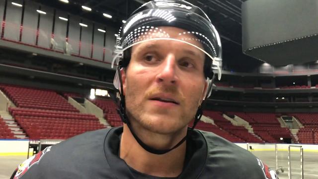 MrMadhawk.se Frederik Storm efter första isträningen 2019-08-05 смотреть онлайн