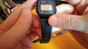 Устанавливаем время на электронных часах.mp4