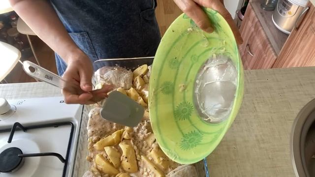 Так просто и вкусно! Куриное мясо с картошкой в кефире. смотреть онлайн