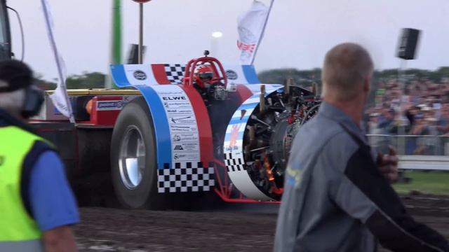Roude Leiw @ Edewecht 2015 Tractor Pulling смотреть онлайн