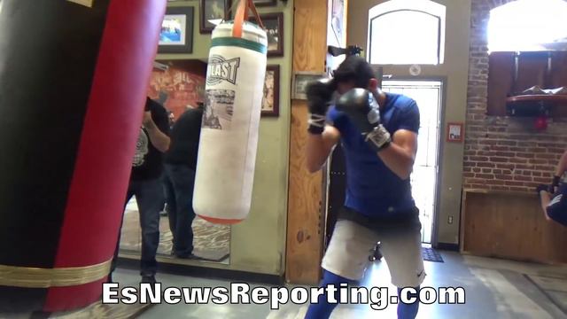 Zurdo Ramirez RIPS INTO HEAVY BAG!!! - EsNews Boxing