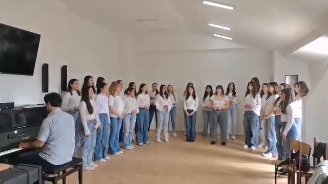 Gimnazija Ohrid Sv. Kliment Ohridski hor kompozicija br. 1 смотреть онлайн