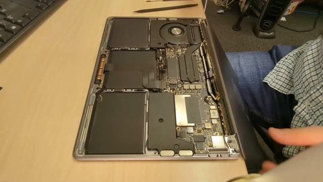 Apple MacBook Pro (13-inch, 2017, 2 TBT3) LCD replacement смотреть онлайн