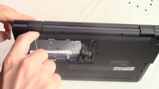 Acer TravelMate Spin B1 (TMB118-RN) laptop - How to remove battery | ITFroccs.hu смотреть онлайн