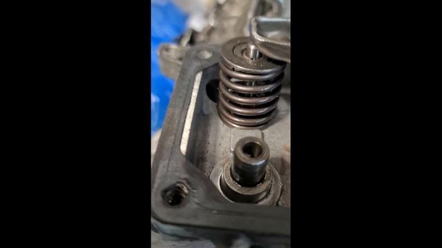 Ремонт двигателя Briggs&Stratton на снегоуборщике Partner BS300 смотреть онлайн