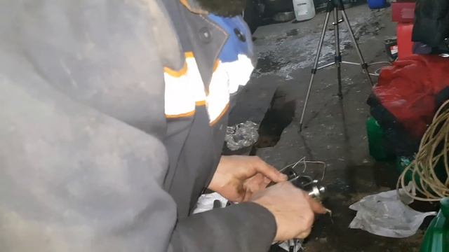 Вычищаю глубокую подстилку в ангаре.Запасаемся ЗИМНИМ ДТ. Собираем балочный мост. смотреть онлайн