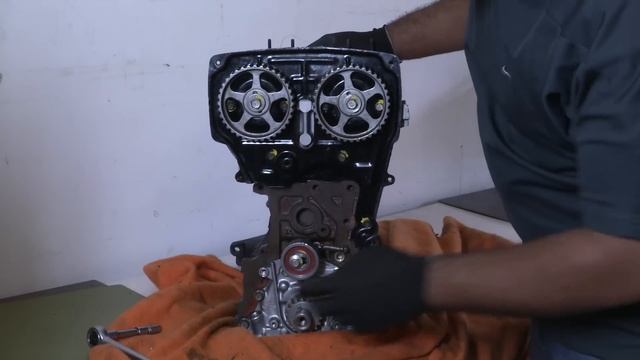 How to Align the Camshaft if My Timing Belt Broke : Timing Belts & Other Auto Repairs смотреть онлайн