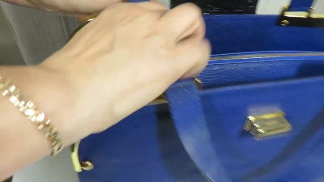 Кожаная женская сумка Mattioli 092-07C6 синего цвета смотреть онлайн
