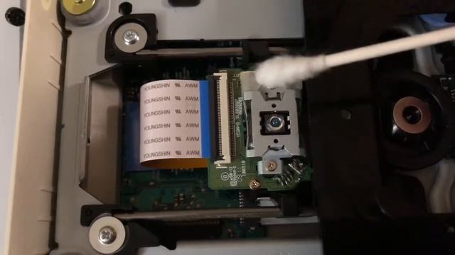 Cleaning DVD lens смотреть онлайн