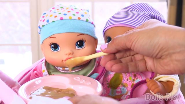 Baby doll Play Toys Eating Routine 🌸Muñeca de Bebé Come Papilla смотреть онлайн