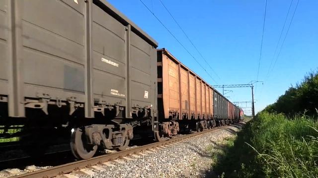 ВЛ80С-2433 с грузовым поездом