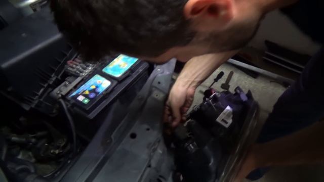 How to change headlights on your Golf MK4 смотреть онлайн