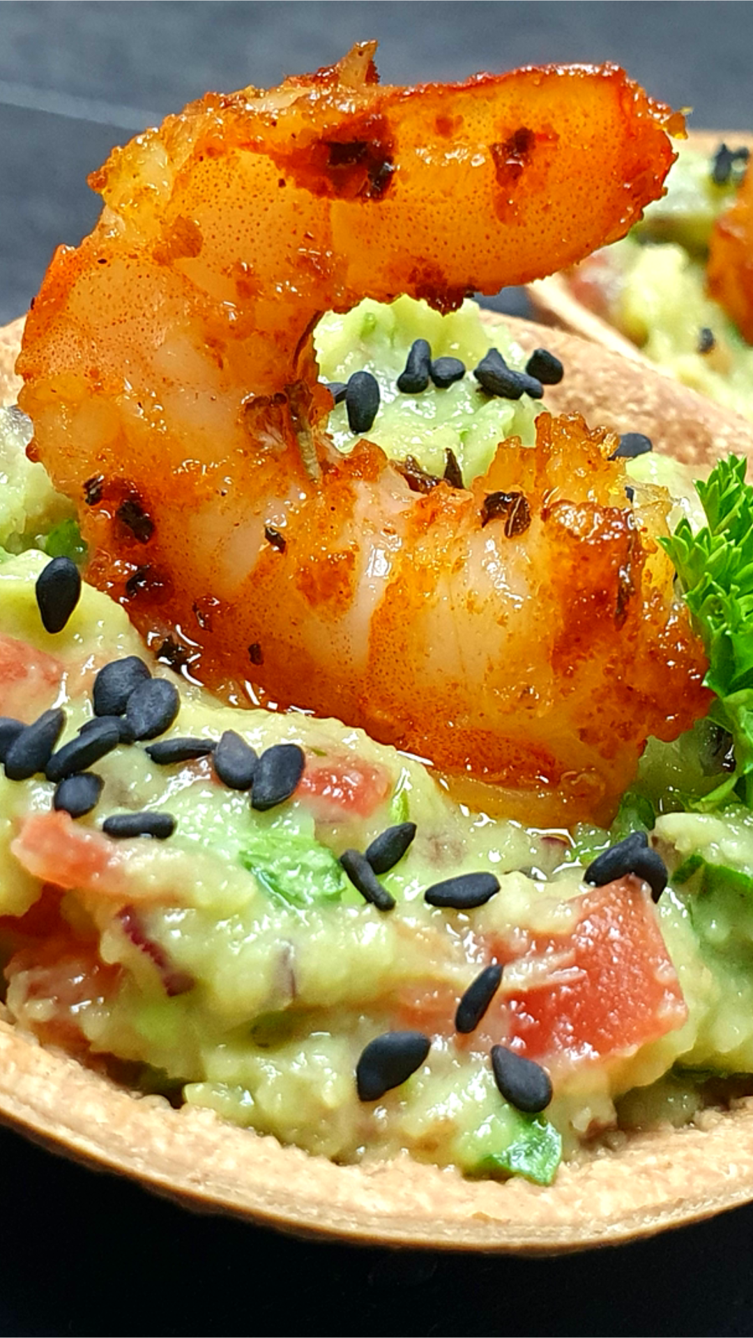 Чашки тортильи с авокадо и креветками(закуска для любителей авокадо)