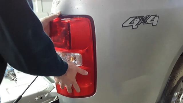 COMO SACAR LUZ TRASERA CHEVROLET S10 смотреть онлайн