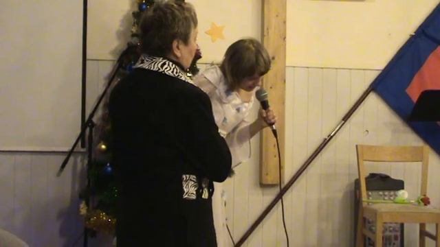 Девочка поет для Господа смотреть онлайн