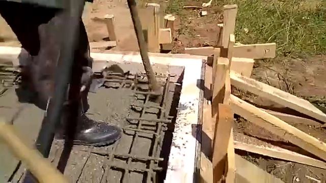Вибрирорование бетона во время укладки