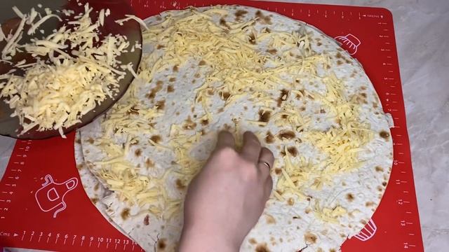 Лаваштан рулет.Рулетики из лаваша с фаршом и сыром. смотреть онлайн