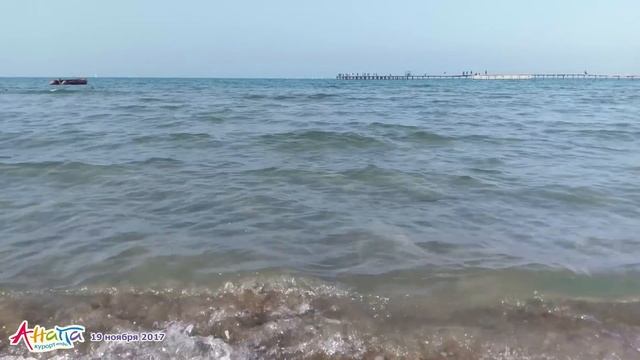 Анапа. Погода 19.11.2017 ЛЮДИ КУПАЮТСЯ центральный пляж море тёплый день смотреть онлайн