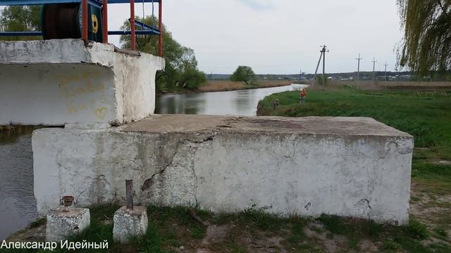 Где и как ловить голавля весной на бомбарду, майского жука рыбалка под Киевом на реке Ирпень 2018 смотреть онлайн