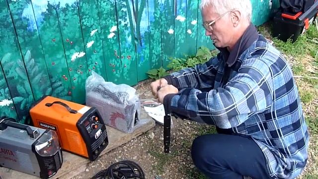 Небольшой обзор сварочных инверторных аппаратов 1 / P1120430 xvid смотреть онлайн