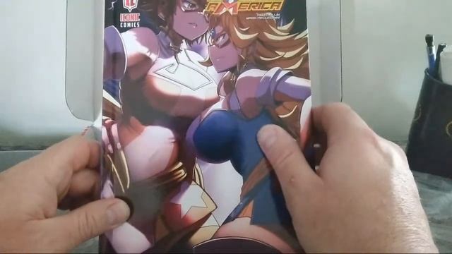 Rhys Opens Some Comics смотреть онлайн