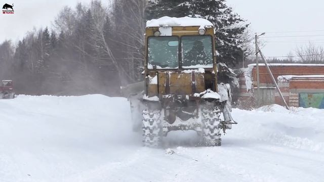 Два трактора ДТ 75 против снега! Кто лучше? смотреть онлайн