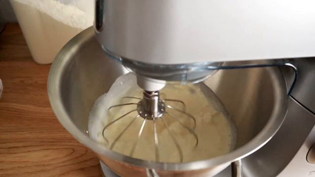 СЛИВОЧНО СМЕТАННЫЙ ВОЗДУШНЫЙ КРЕМ CREAM RECIPE смотреть онлайн