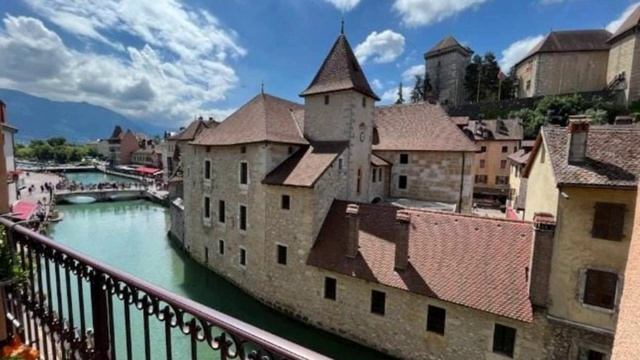 Studio Suite Annecy Vue sur le château climatisation, Annecy, France смотреть онлайн