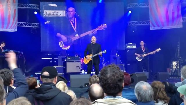 Midge Ure 'If I Was' at 'Kieler Woche' Rathausplatz, Kiel, on 18th June, 2012 смотреть онлайн