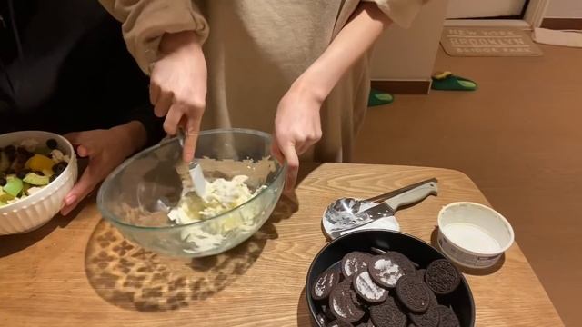 Рецепт Ленивого ОРЕО ЧИЗКЕЙК! Посылки из ZARA и H&M! Собираем Чемодан На Съемку KOREA VLOG смотреть онлайн