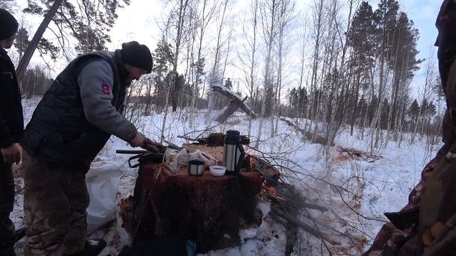 Газ 66. Заготовка дров В деревне. Небольшой ремонт . смотреть онлайн