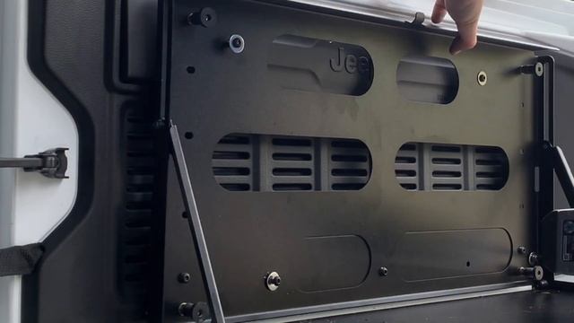 Front Runner Outfitters Drop Down Tailgate Table Install - 2019 Jeep Wrangler Rubicon JL смотреть онлайн
