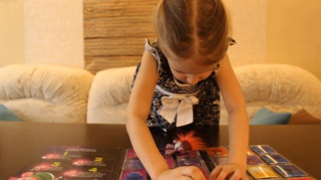 Полина с папой примеряют прически Тролли! Собрали почти все карточки / приложение Тролли Караоке смотреть онлайн