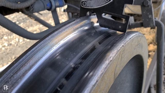 Неисправность колёсной пары. Кольцевая выработка. Думпкар 2ВС-105 смотреть онлайн