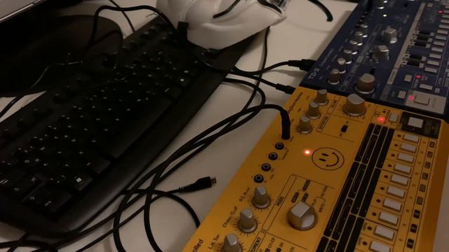 Behringer RD6 & Behringer TD3 Techno Jam Session / no mixing смотреть онлайн