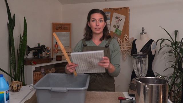Making Handmade Paper with Recycled Wrapping Paper смотреть онлайн