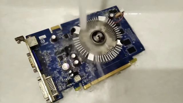 Видеокарта 8600GT с водяным охлаждением смотреть онлайн