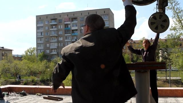 Самолет ставят на постамент |T| Новый памятник в ОДОРА смотреть онлайн