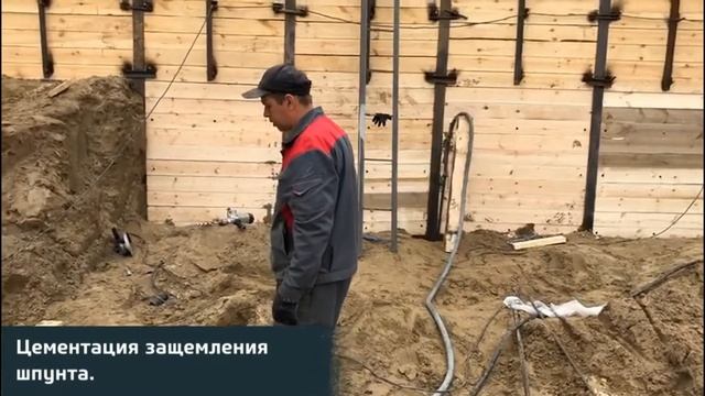 Котлован во дворе домов по ул. Добролюбова, 16-16а.