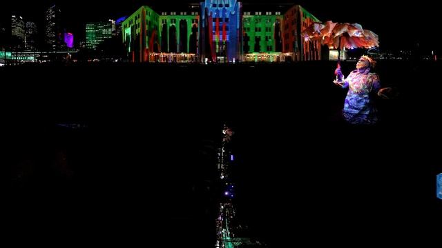 Discover VIVID with Qantas in 360˚ Virtual Reality смотреть онлайн