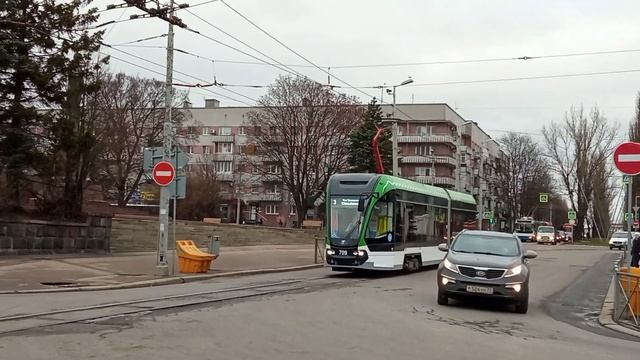 71-921 "Корсар" по маршруту №3 заезжает на конечную остановку Южный Вокзал смотреть онлайн