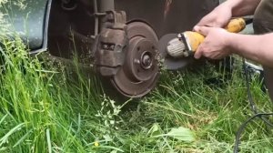 Проточка тормозного диска своими руками болгаркой, без снятия.