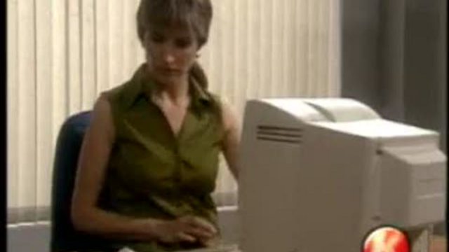 Funny Blonde Woman Goes Back To Work After 20 Years смотреть онлайн