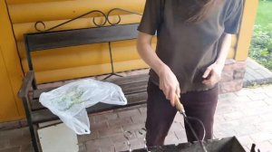 Как правильно жарить шашлык на мангале. Сочный шашлык своими рвками!